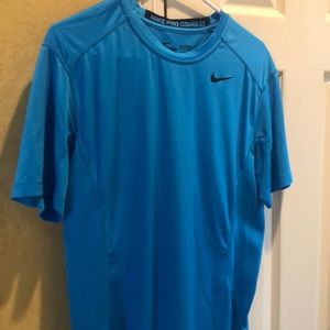 Nike Mens medium shirt sleeve shirt